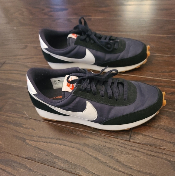 Nike Daybreak Shoes - Picture 2 of 7